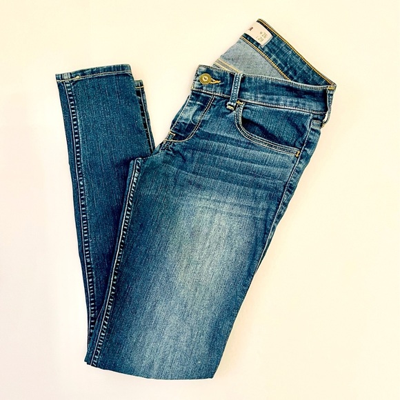 HOLLISTER  Low Rise Medium Wash Skinny Jean - Picture 3 of 7